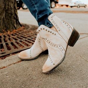 Very VOLATILE Spears booties